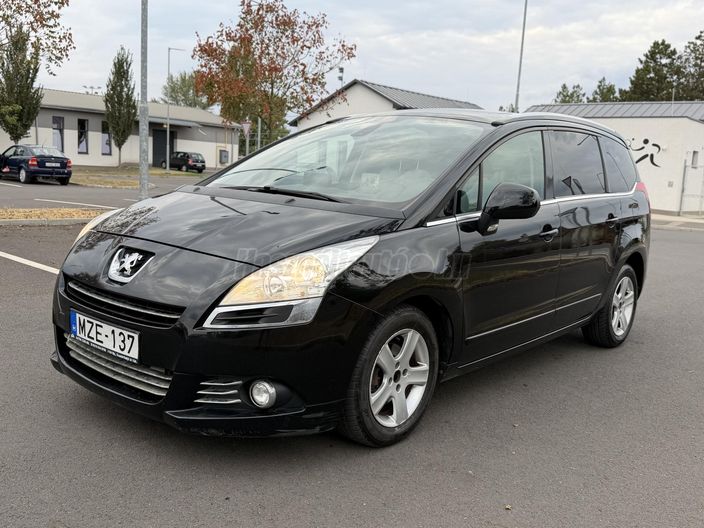 PEUGEOT 5008 1.6 HDi Premium 2TR