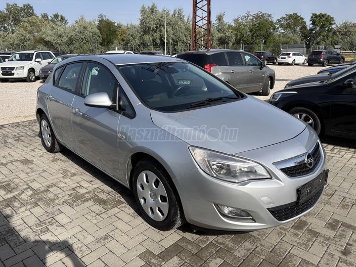 OPEL ASTRA J 1.6 Enjoy