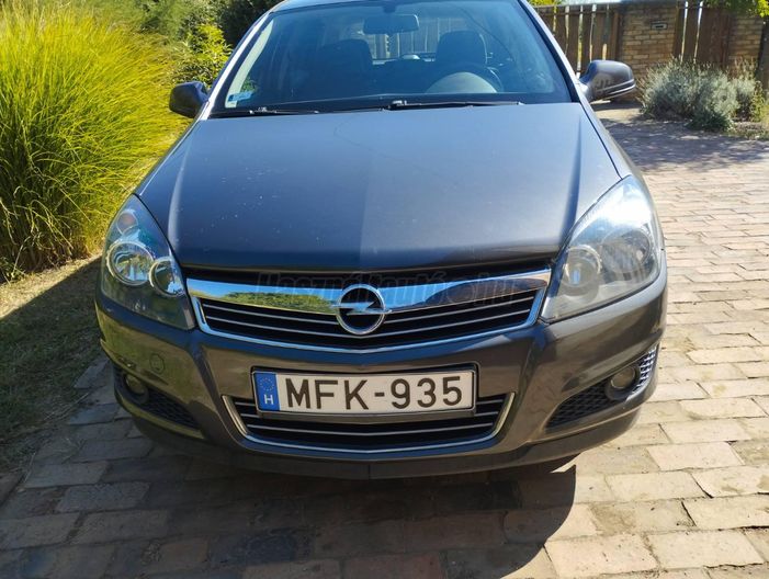 OPEL ASTRA H Caravan 1.6 Classic III Easytronic