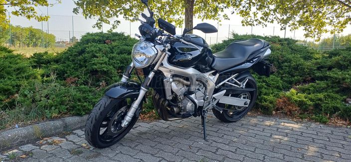 YAMAHA FZ6-N