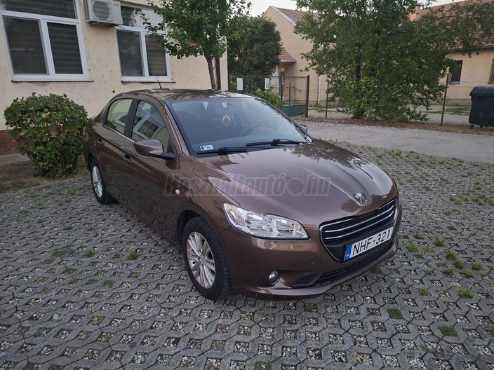 PEUGEOT 301 1.6 VTi Allure