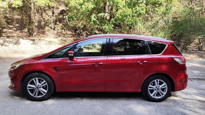 FORD S-MAX 2.0 EcoBlue Titanium [7 személy]