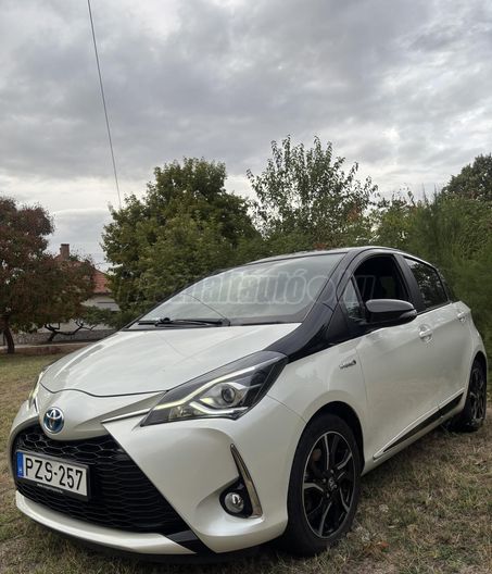 TOYOTA YARIS 1.5 VVT-i Hybrid Selection Smart White e-CVT