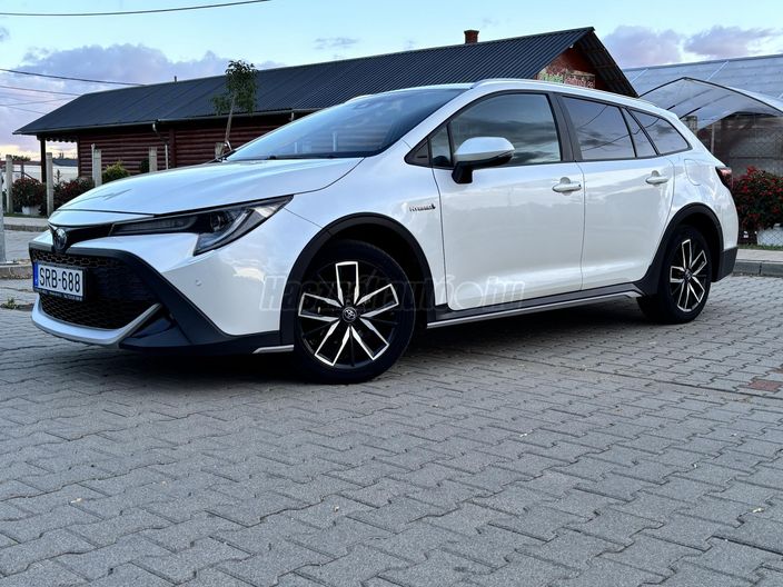 TOYOTA COROLLA Touring Sports 1.8 Hybrid Trek e-CVT