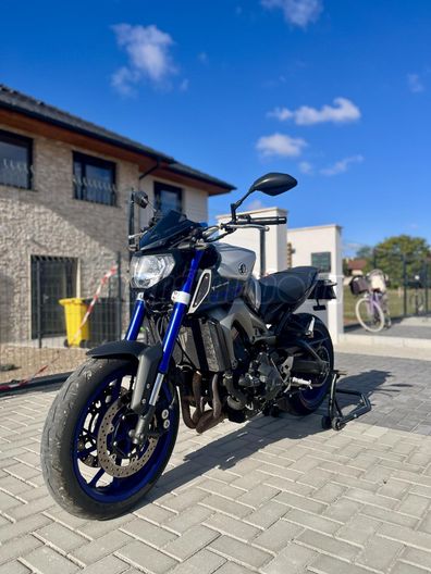 YAMAHA MT-09