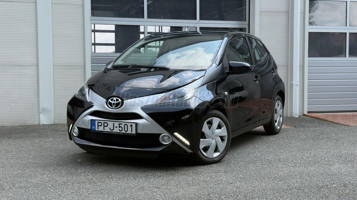 TOYOTA AYGO 1.0 x-play+touch