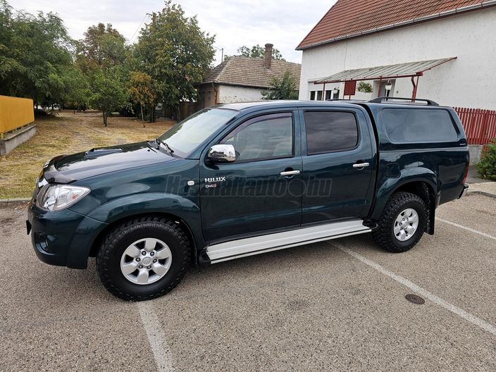 TOYOTA HILUX 2.5 D-4D 4x4 Double SR