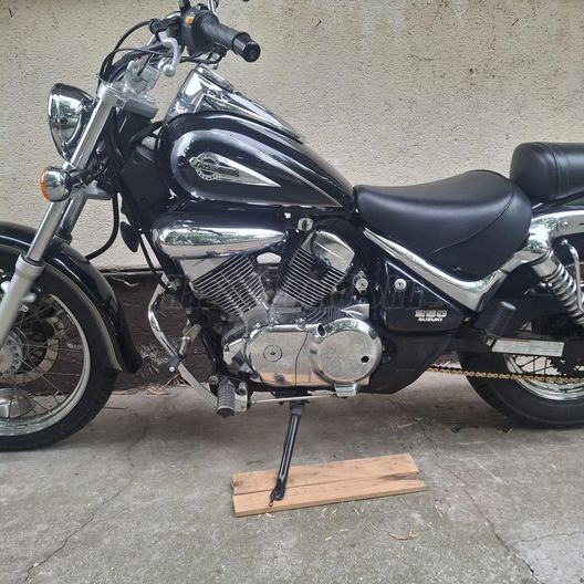 SUZUKI VL 250 (INTRUDER)
