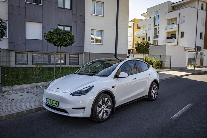 TESLA MODEL Y Long Range AWD (Automata)