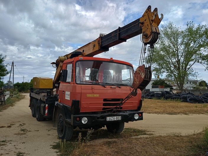 TATRA 813
