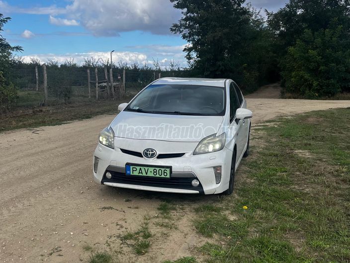 TOYOTA PRIUS PLUG-IN