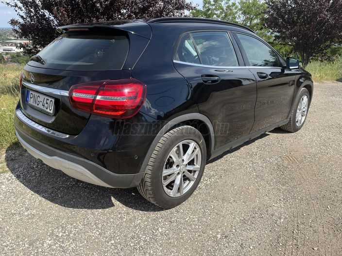 MERCEDES-BENZ GLA 180 7G-DCT