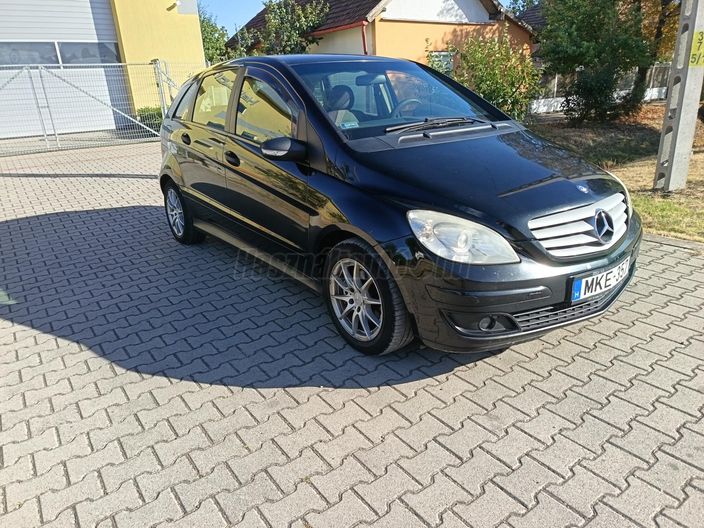MERCEDES-BENZ B 180