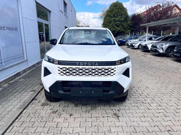 TOYOTA HILUX 2.4 D-4D 4x4 E/C Live Aut. Készletről!