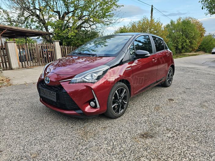 TOYOTA YARIS 1.5 HSD Bi-Tone SensoSmart Safety e-CVT