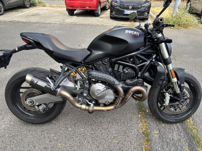 DUCATI MONSTER 821