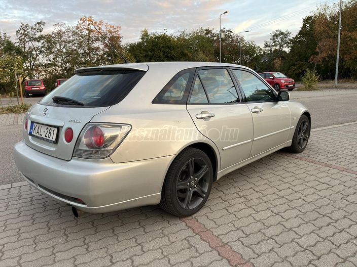 LEXUS IS 200 Sport Cross Executive