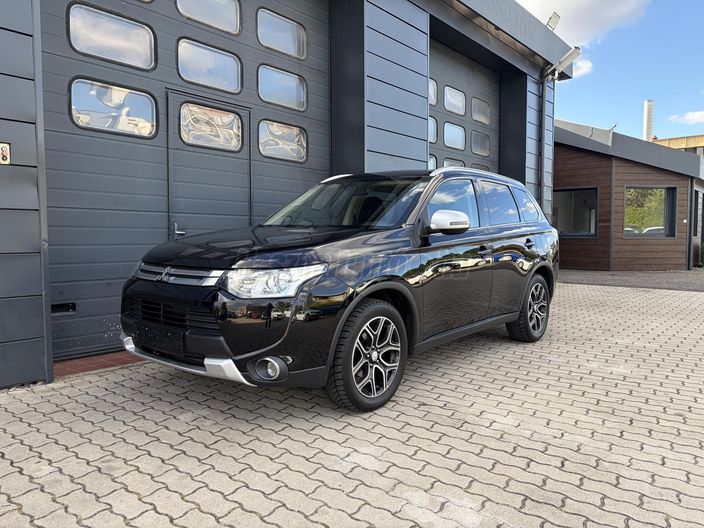 MITSUBISHI OUTLANDER 2.2 DI-D Instyle Navi 4WD