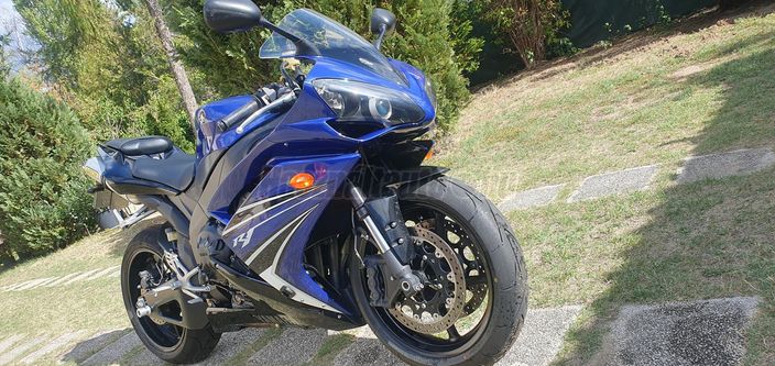 YAMAHA YZF R1