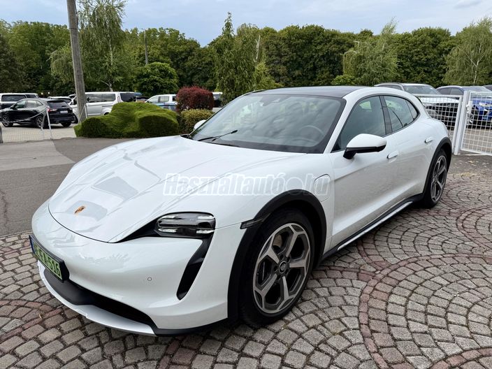PORSCHE TAYCAN 4 Cross Turismo