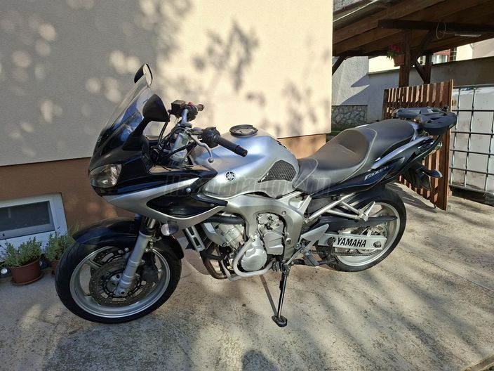 YAMAHA FZ6-S (FAZER)
