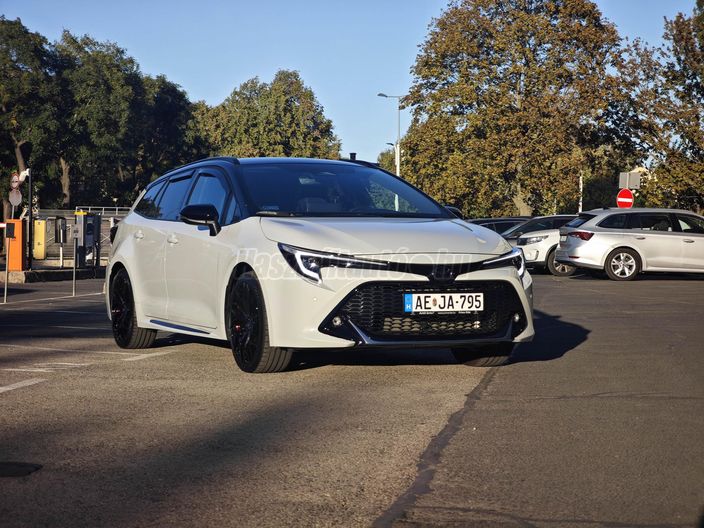 TOYOTA COROLLA Touring Sports 2.0 Hybrid GR-Sport e-CVT