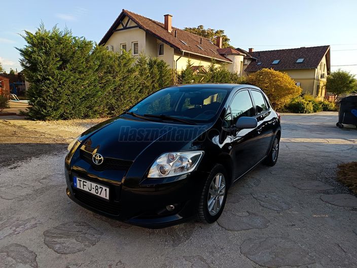 TOYOTA AURIS 1.6 Luna