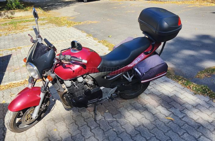 KAWASAKI ZR-7