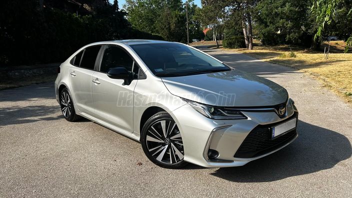 TOYOTA COROLLA Sedan 1.8 Hybrid Style e-CVT