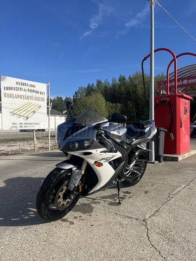 YAMAHA YZF R1