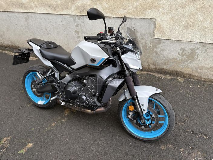 YAMAHA MT-09