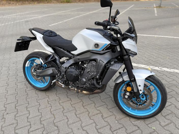 YAMAHA MT-09