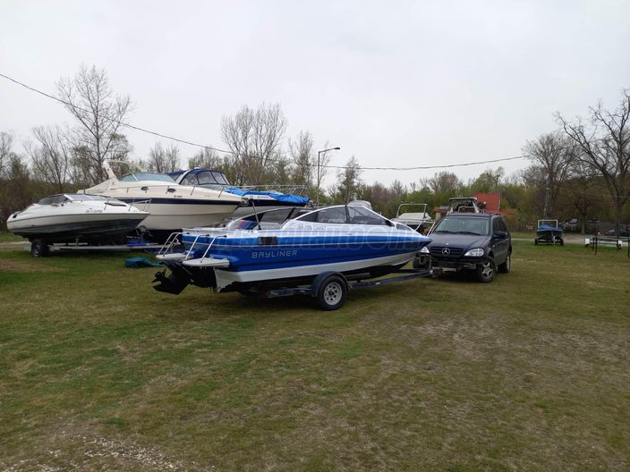 BAYLINER CAPRI CUDDY