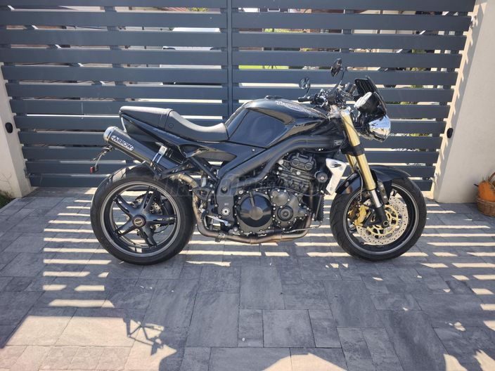 TRIUMPH SPEED TRIPLE 1050