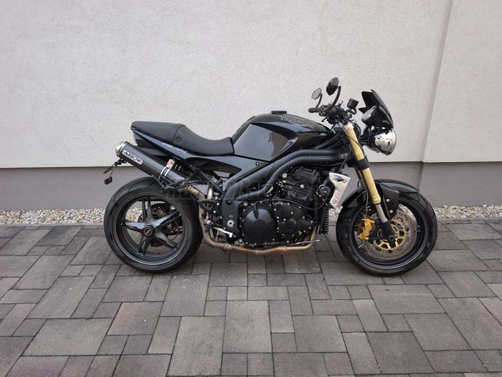 TRIUMPH SPEED TRIPLE 1050