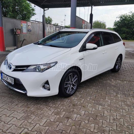 TOYOTA AURIS 1.8 HSD Lounge (Automata)