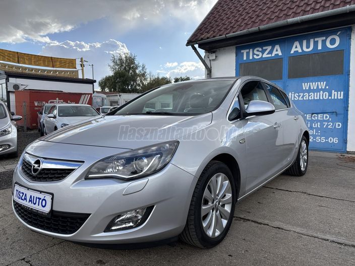 OPEL ASTRA J 1.6 Cosmo