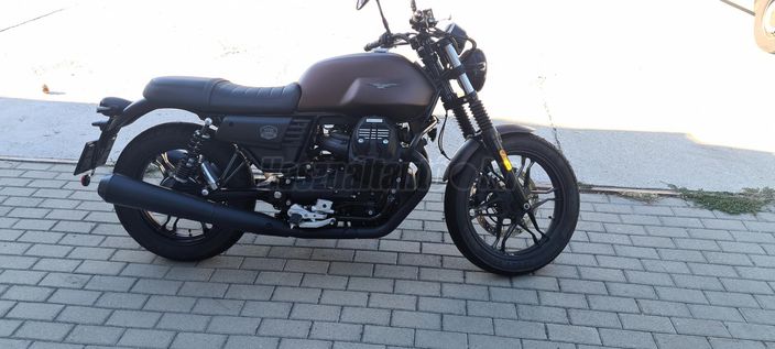 MOTO GUZZI V7