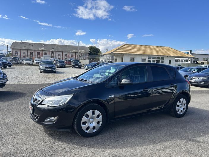 OPEL ASTRA J 1.4 T Cosmo