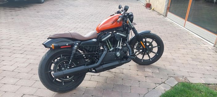 HARLEY-DAVIDSON SPORTSTER 883 IRON