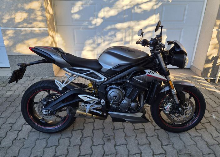 TRIUMPH STREET TRIPLE
