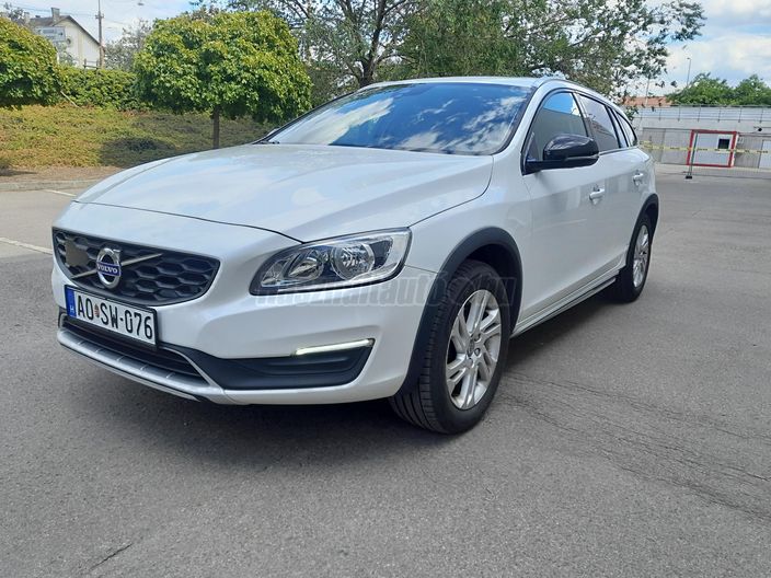 VOLVO V60 2.0 D [D3] Momentum