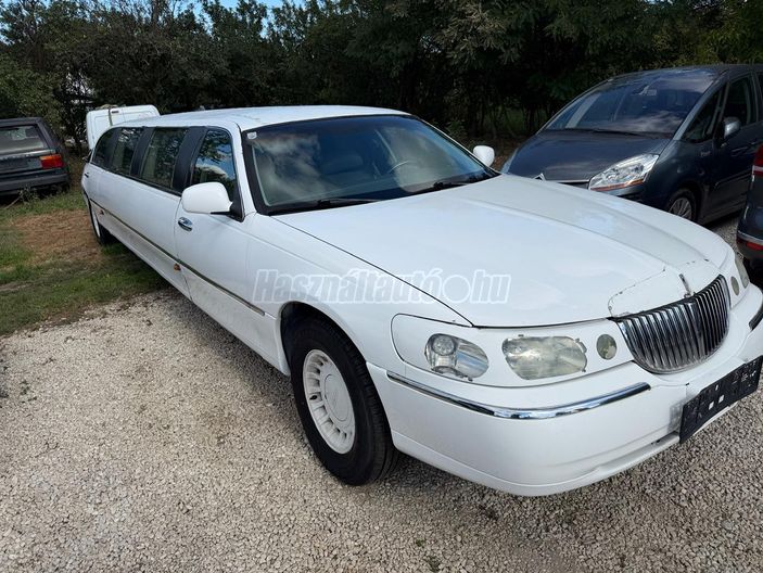 LINCOLN TOWN CAR