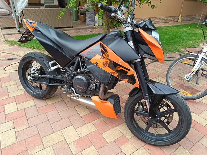 KTM 690 DUKE