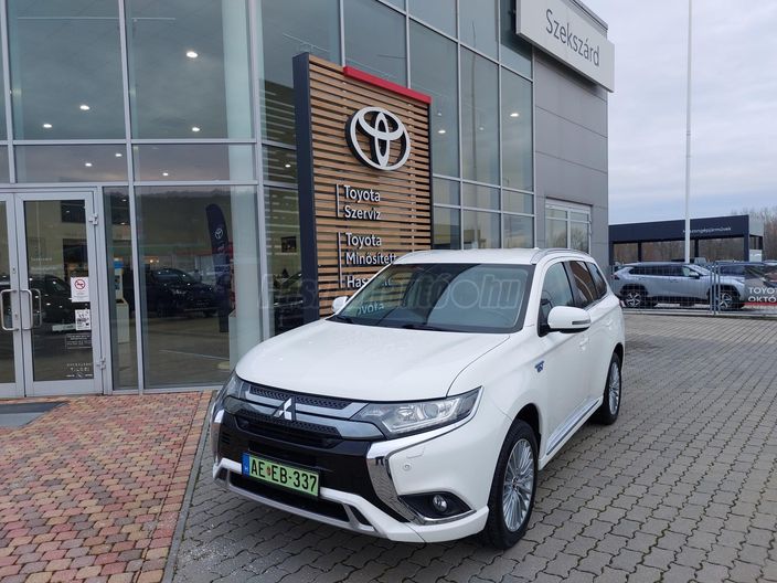 MITSUBISHI OUTLANDER 2.4 PHEV Elegance 4WD CVT