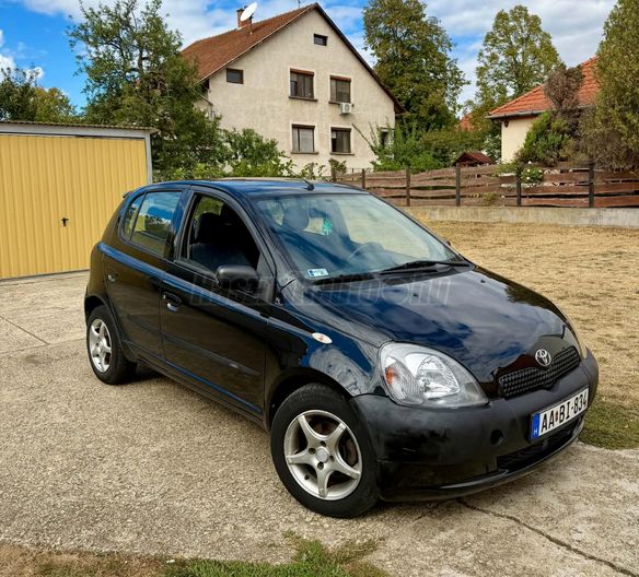 TOYOTA YARIS 1.0 Linea Terra