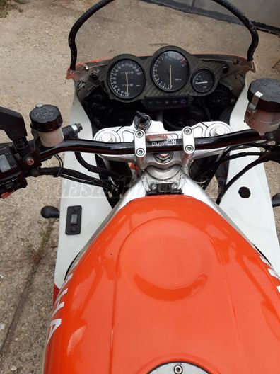 YAMAHA YZF 750 R
