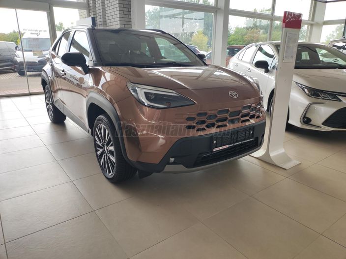 TOYOTA YARIS CROSS 1.5 Hybrid Executive bi-tone Tech AWD e-CVT