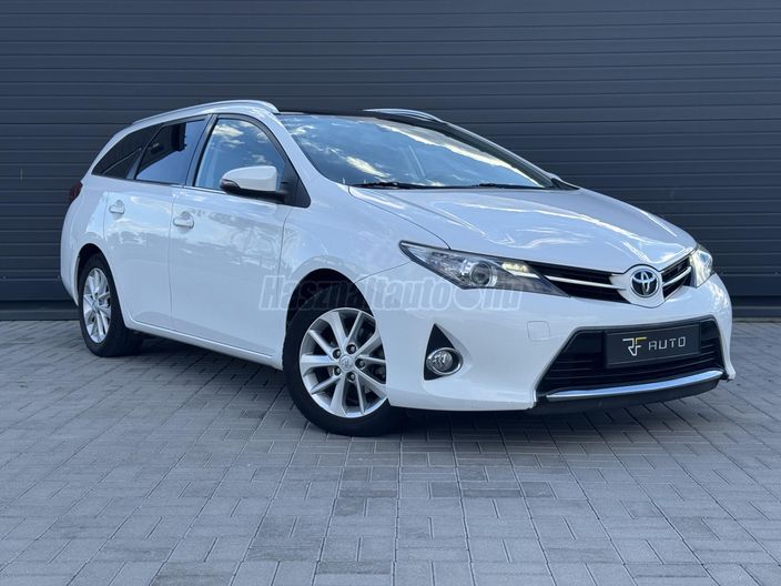 TOYOTA AURIS Touring Sports 1.6 Style