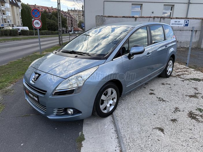 PEUGEOT 5008 1.6 HDi Confort